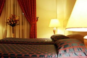 Qum International Image