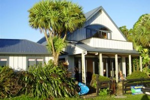 Raglan Backpackers & Waterfront Lodge Image