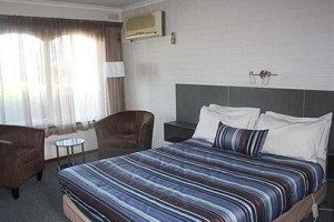Raglan Motor Inn Image