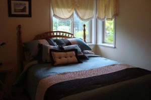 Rathtrevor Beach House B&B Image