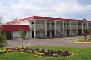 Red Carpet Inn & Suites Culpeper Image