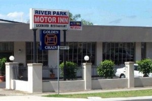River Park Motor Inn & Restaurant Image