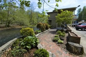 Rivers Edge Motel Cherokee (North Carolina) voted 5th best hotel in Cherokee 