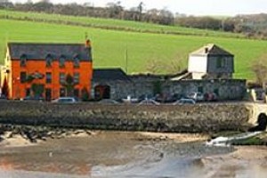 Roberts Cove Inn Minane Bridge Image