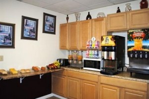 Rodeway Inn and Suites Middletown Image