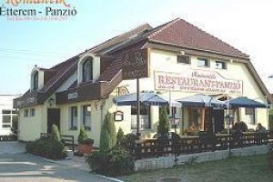 Romantik Etterem Panzio Tatabanya Image