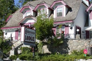 Romantique Lakeview Lodge Image
