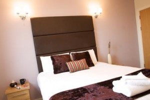 Roomzzz 361 Serviced Apartment Leeds Image