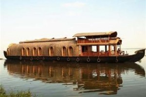 Royal Life Houseboat Image