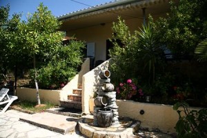 Rozalia's Sivota Rooms & Apts Image