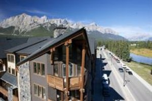 Rundle Cliffs Lodge Canmore Image