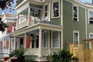 Savannah Dream Vacations - 508 East Waldburg Street Image