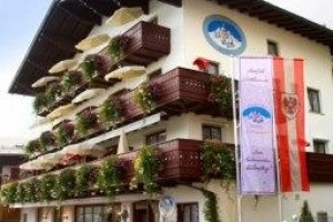 Schafers Hotel im Bioshparenpark Grosses Walsertal Image