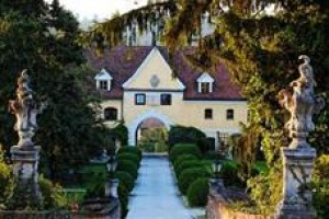 Schlosshotel Obermayerhofen Image