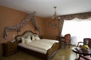 Schlosshotel Steinburg Image