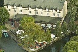 Seehotel Zum Löwen Wesenberg Image