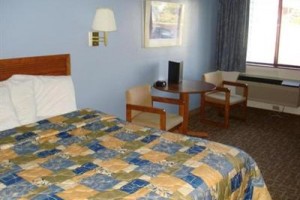 Skyline Hotel & Suites Image