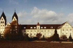 St. Bonifatiuskloster - Geistliches Zentrum Image