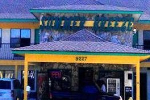Summer Breeze Motel Image