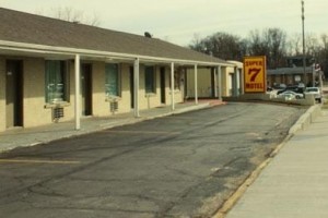 Super 7 Motel Columbia Image