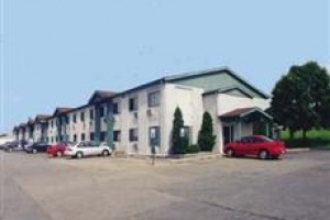 Super 8 Moline Image