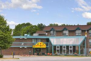 Super 8 Toronto East Image