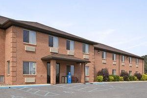 Super 8 Motel Fairmont (West Virginia) voted 4th best hotel in Fairmont 