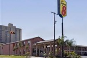 Super 8 Laredo Image