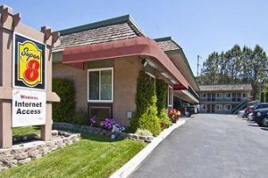 Super 8 Motel Martinez Image