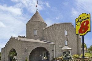 Super 8 Motel North Bay voted 8th best hotel in North Bay