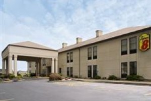 Super 8 Evansville North Image