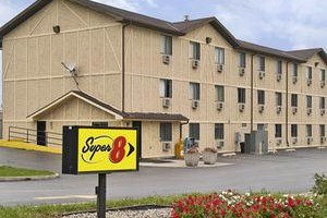 Super 8 Motel Peru Image