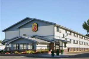 Super 8 Pierre Image