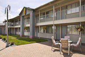 Super 8 Motel Quesnel Image