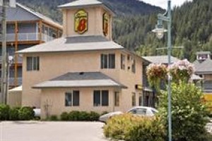 Super 8 Sicamous Image