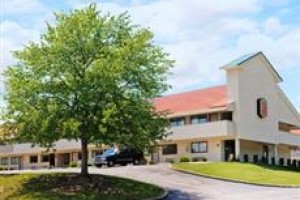 Super 8 Strongsville Image