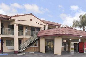 Super 8 Visalia Image
