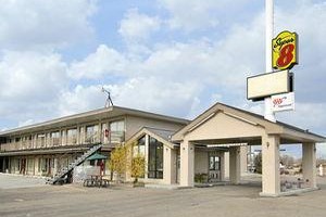 Super 8 Wells Image