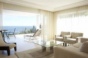 The Clarendon Bantry Bay Image