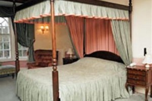 The Crown House Hotel Saffron Walden Image