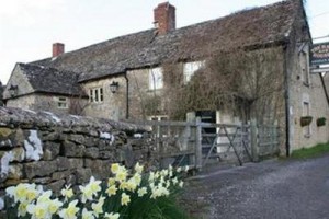 The Hare and Hounds Inn Cirencester Image