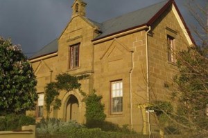 The Old School House Cottages Hamilton Image