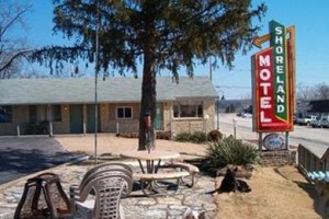 The Shoreland Motel Image