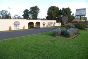 The Spanish Lantern Motor Inn voted 2nd best hotel in Parkes