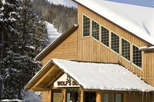 The Wolfs Den Lodge Image