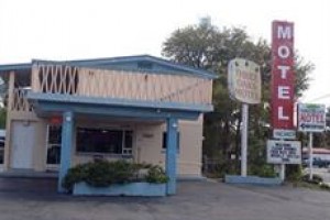 Three Oaks Motel Image