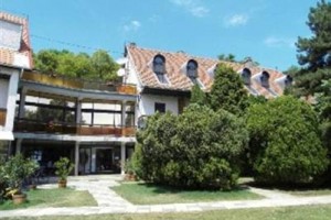 Tihanyi Yacht Club voted 10th best hotel in Tihany