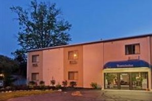 Travelodge Hotel Cleveland Lakewood (Ohio) voted  best hotel in Lakewood 