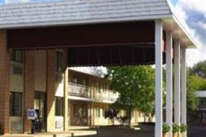 Travelodge Lake Erie Sandusky Image