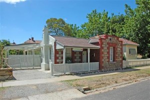 Tuckpoint Cottage Image